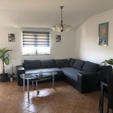 Apartman Sara 罗维尼 外观 照片