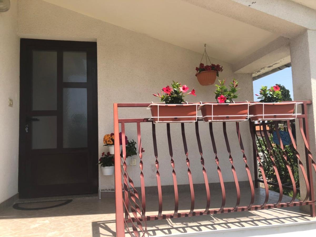 Apartman Sara 罗维尼 外观 照片